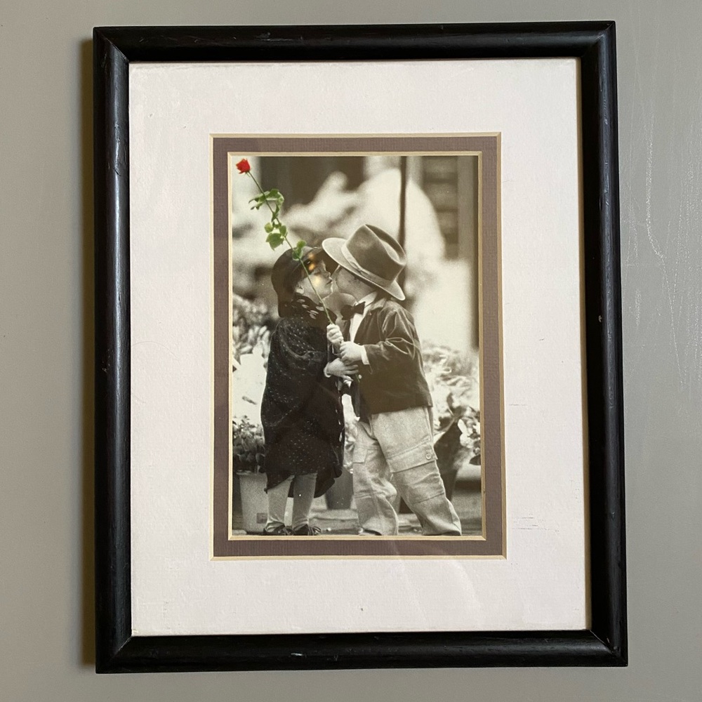 VINTAGE YOUTHFUL KISS KIDS KISS RED ROSE WALL DECOR KISS PHOTOGRAPHY